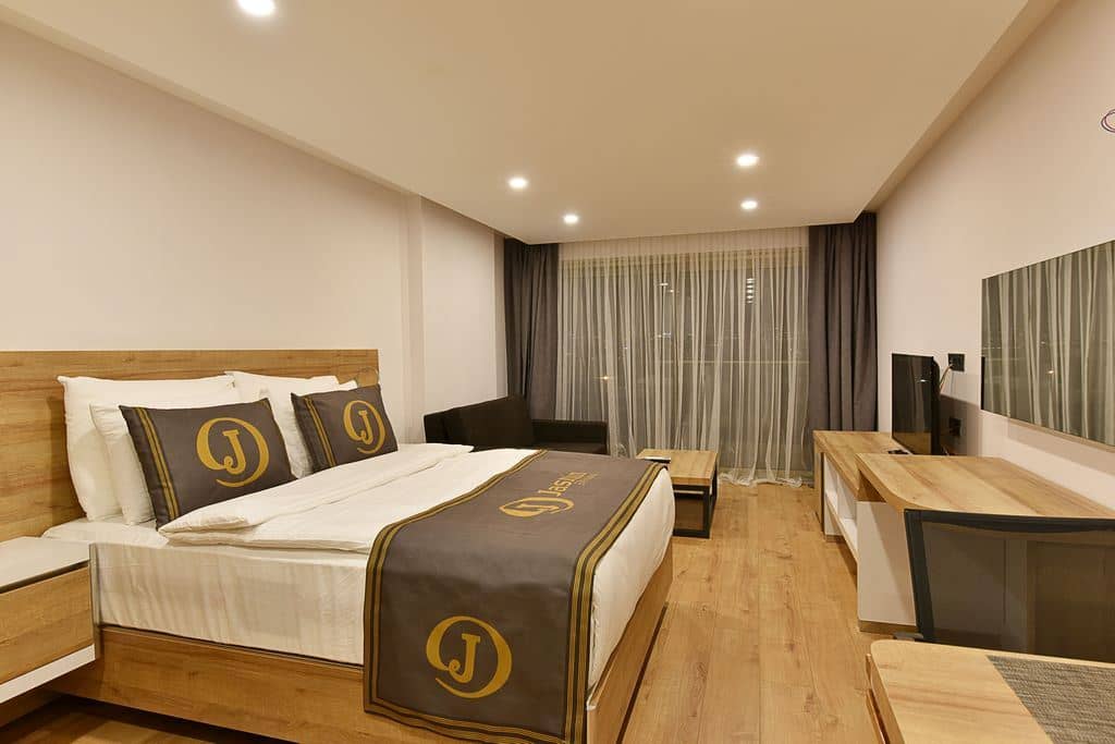 rooms-studio-roomgarden-or-pool-view