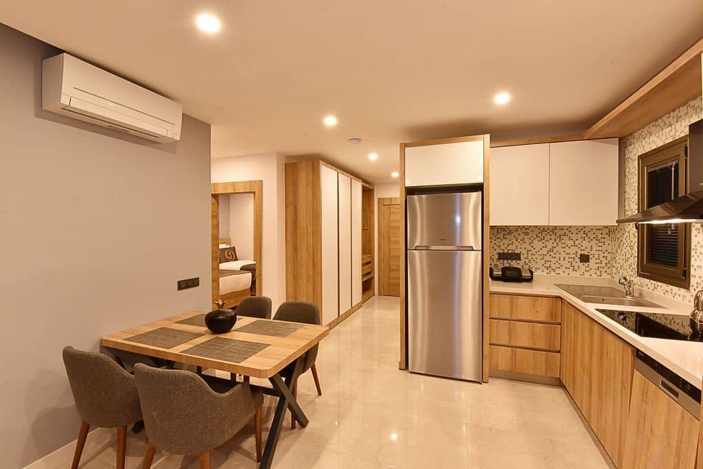 rooms-three-bedroom-apartmentpool-view