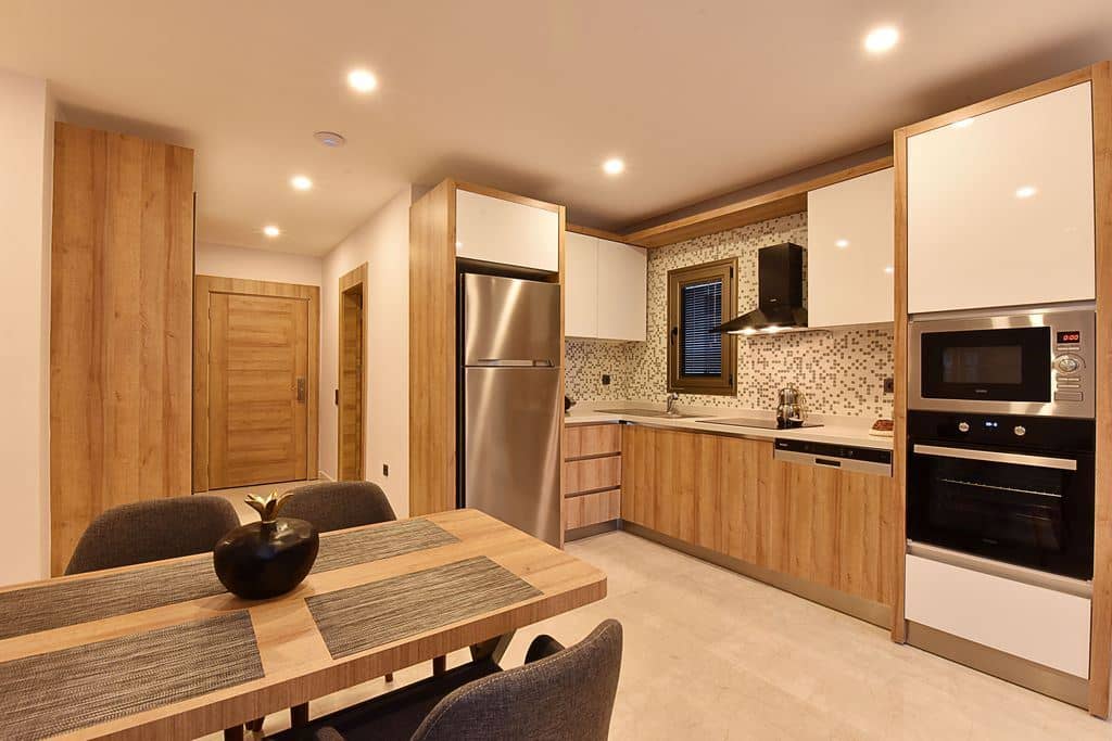 rooms-three-bedroom-apartmentpool-view