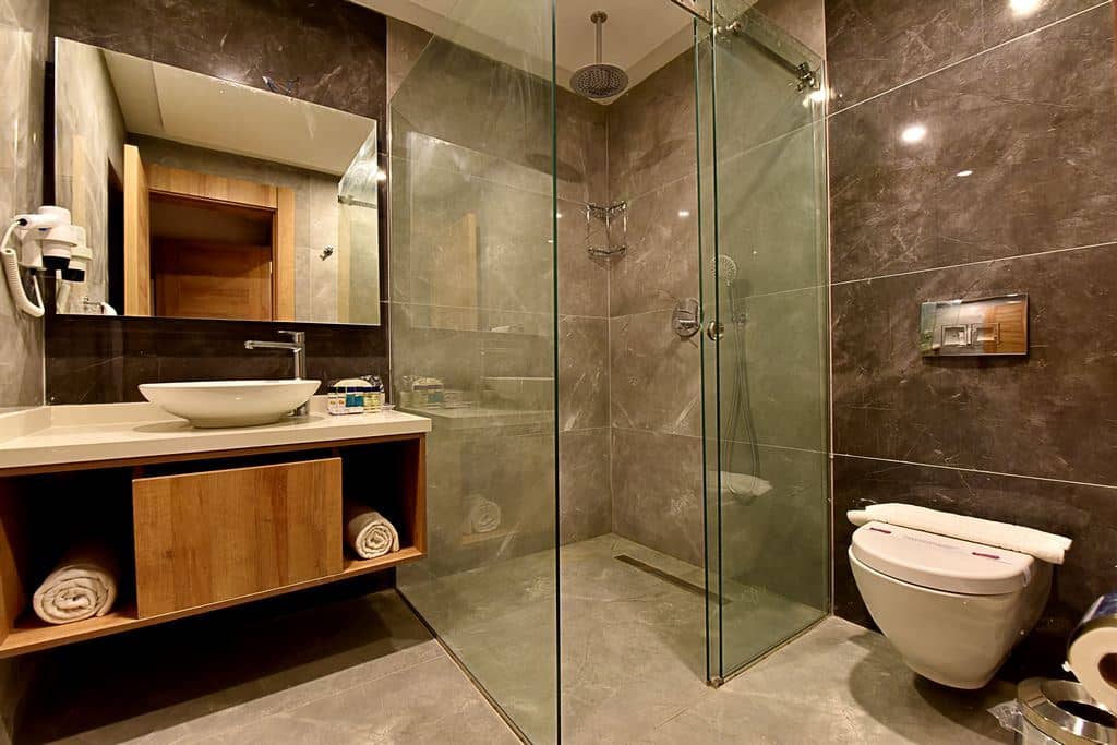 rooms-three-bedroom-apartmentpool-view