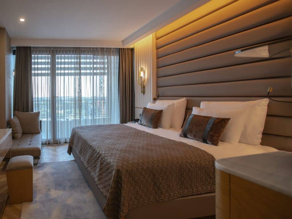 rooms-comfort-standard-land-view