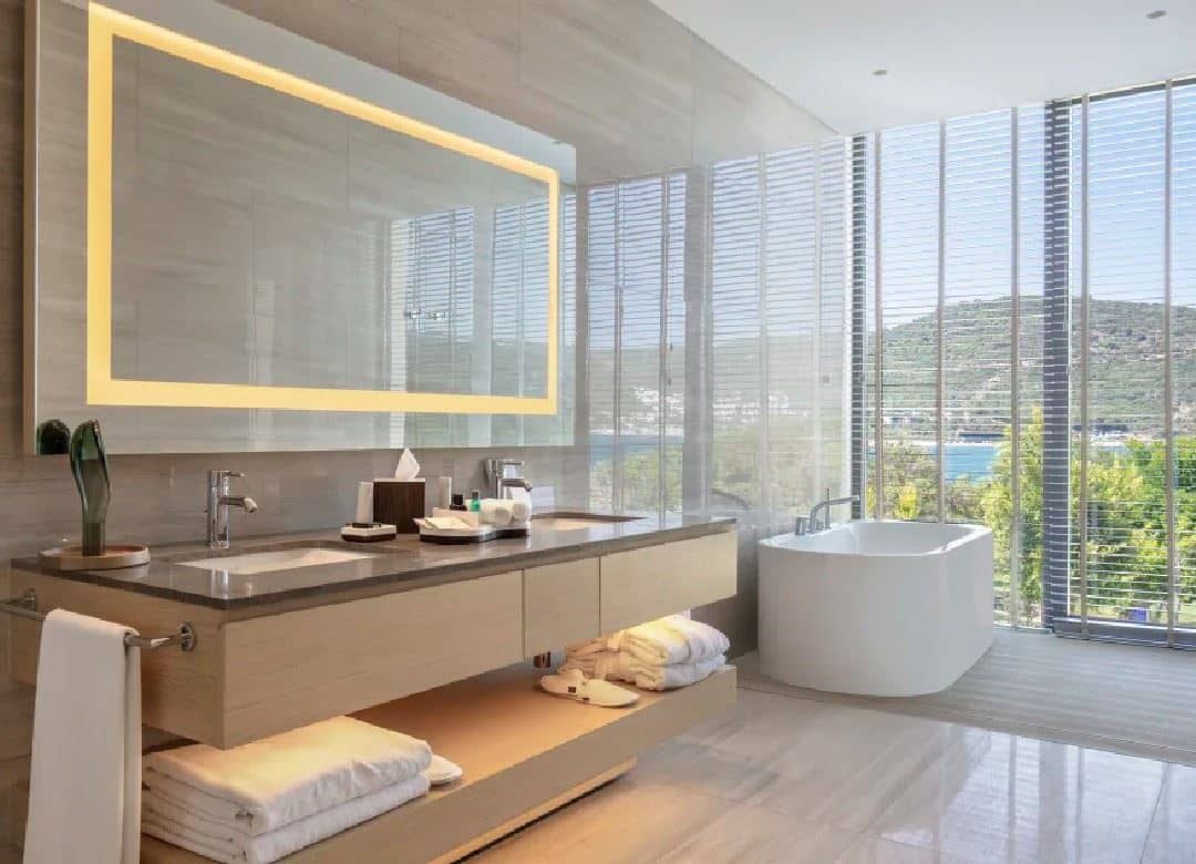 rooms-king-deluxe-room-with-partial-sea-view