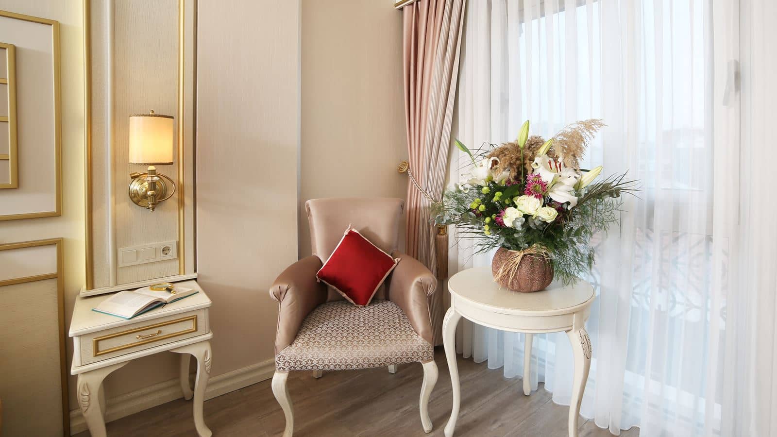 rooms-double-single-use-deluxe-city-view-king-bed