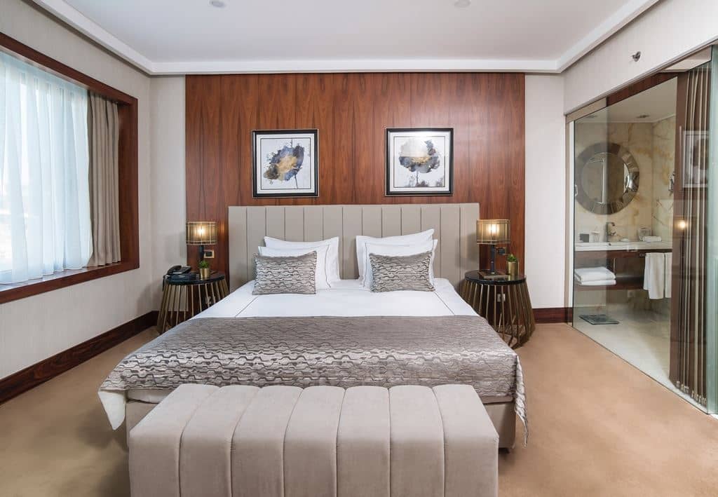rooms-superior-room-city-view