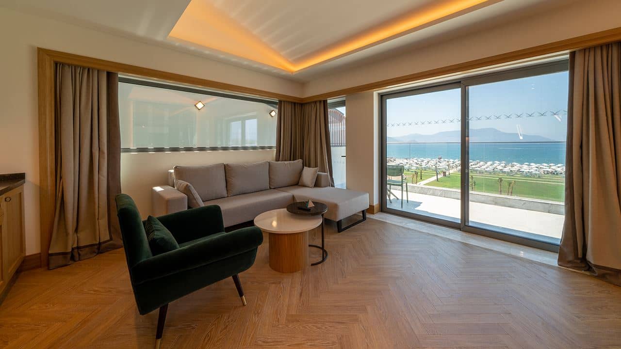 rooms-private-suit-via-pool