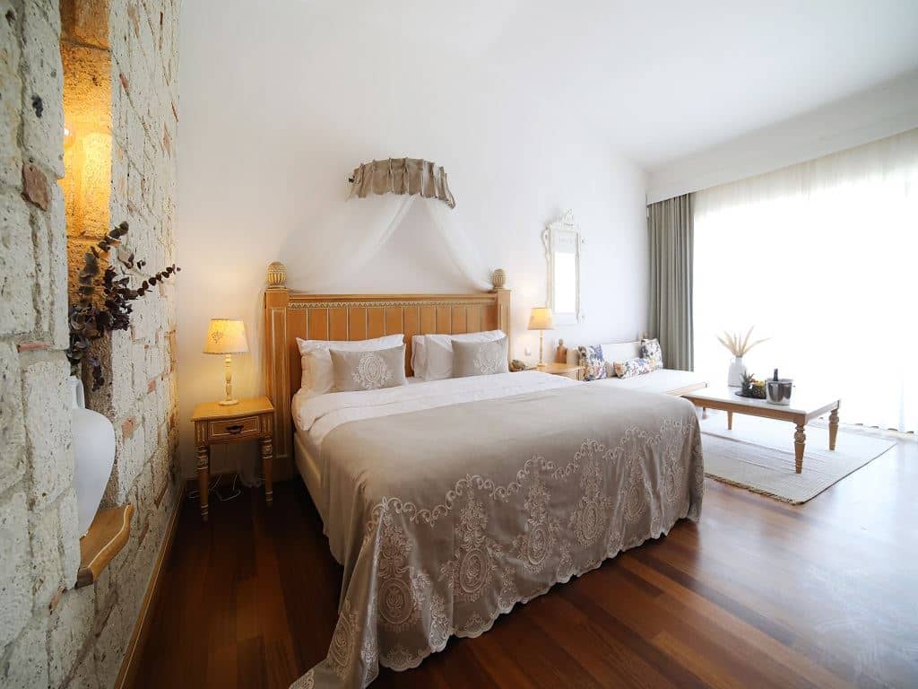 rooms-deluxe-room
