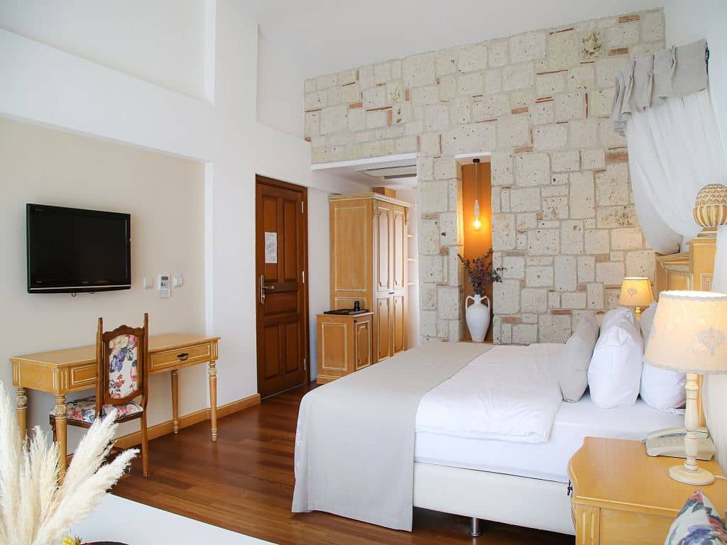 rooms-superior-room