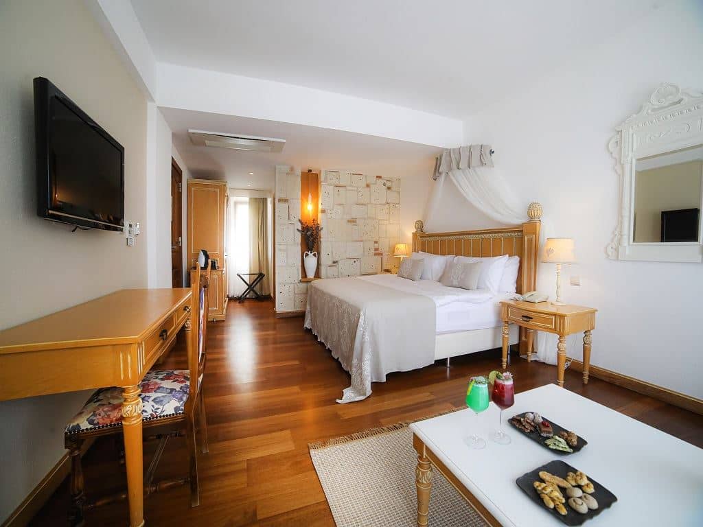 rooms-superior-room