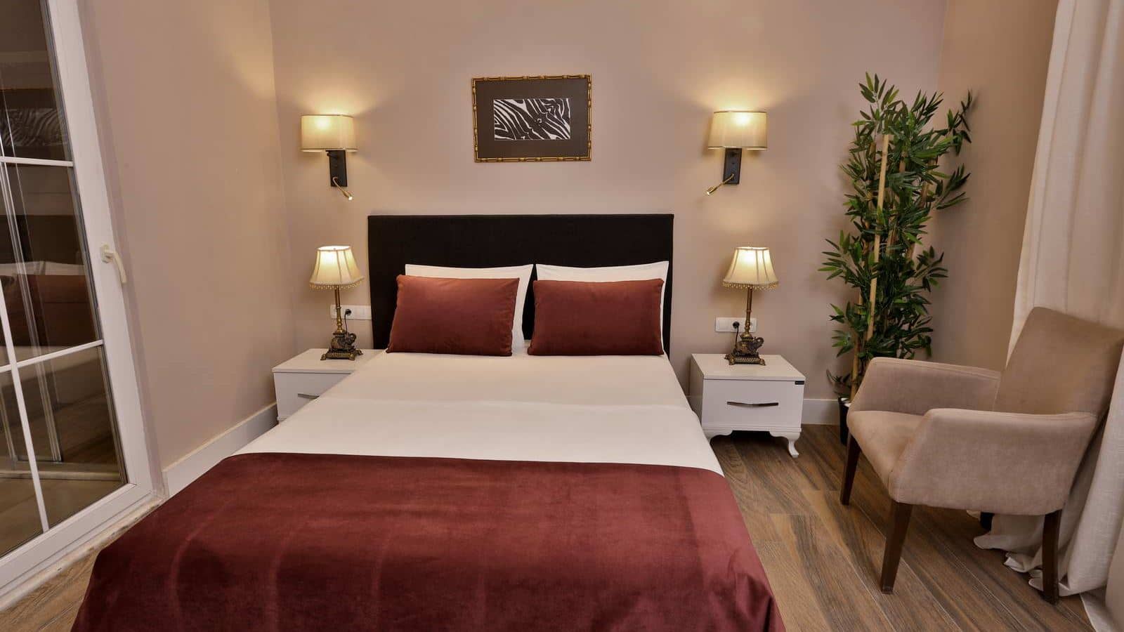 rooms-deluxe-room
