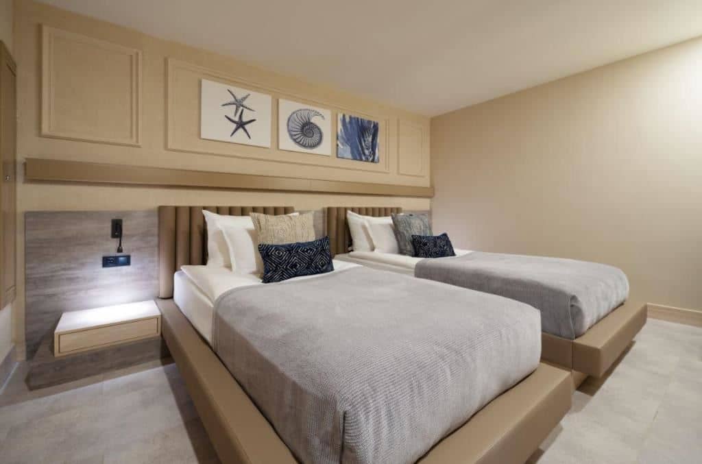 rooms-family-room