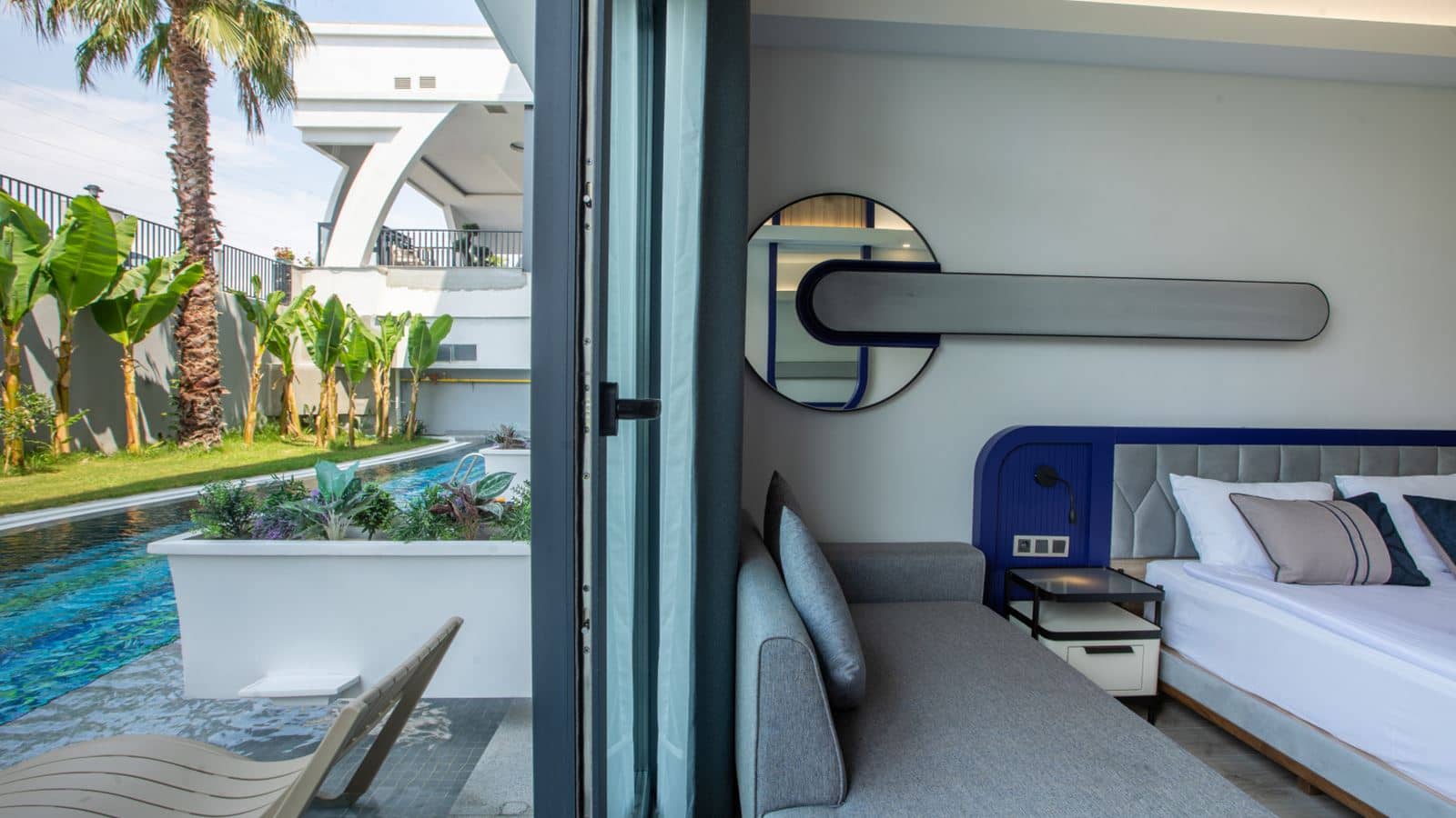 rooms-swim-up-room