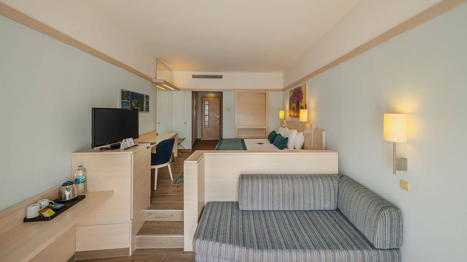 rooms-coral-room-2+2