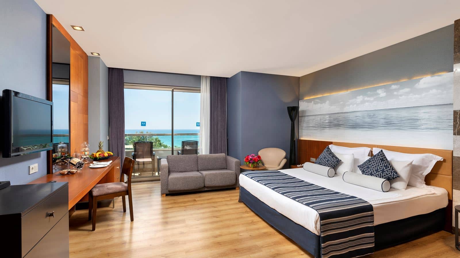 rooms-deluxe-room