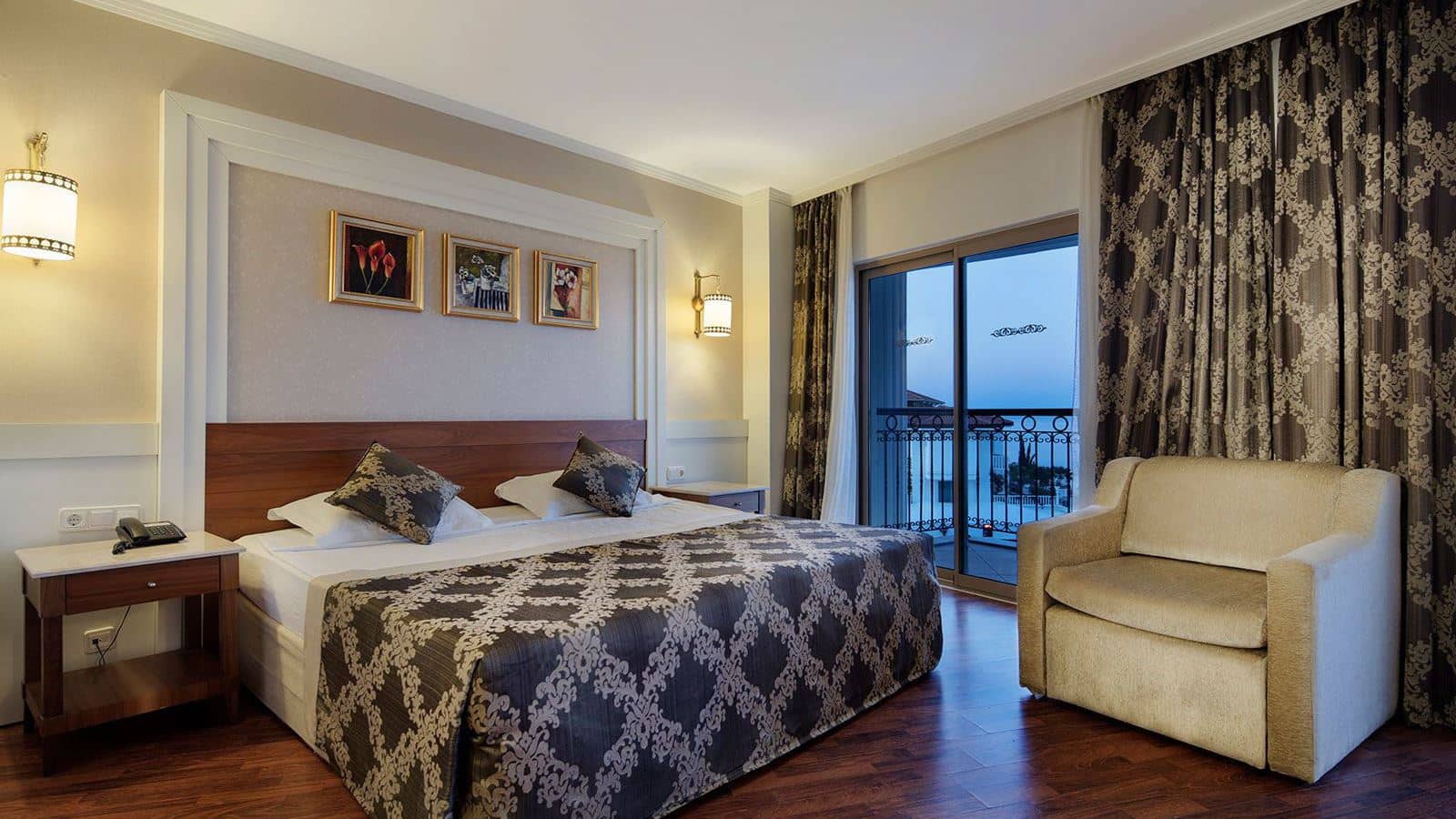 rooms-superior-room-land-view