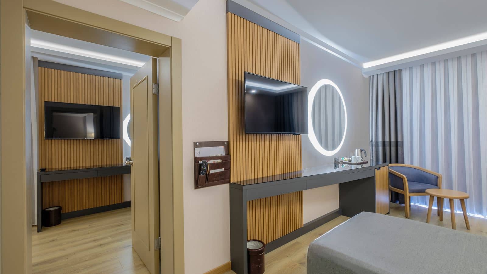 rooms-family-room-land-view-type-1