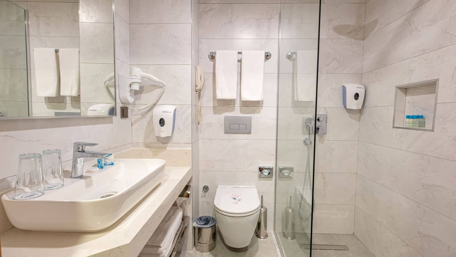 rooms-family-deluxe-room-land-view-type-2