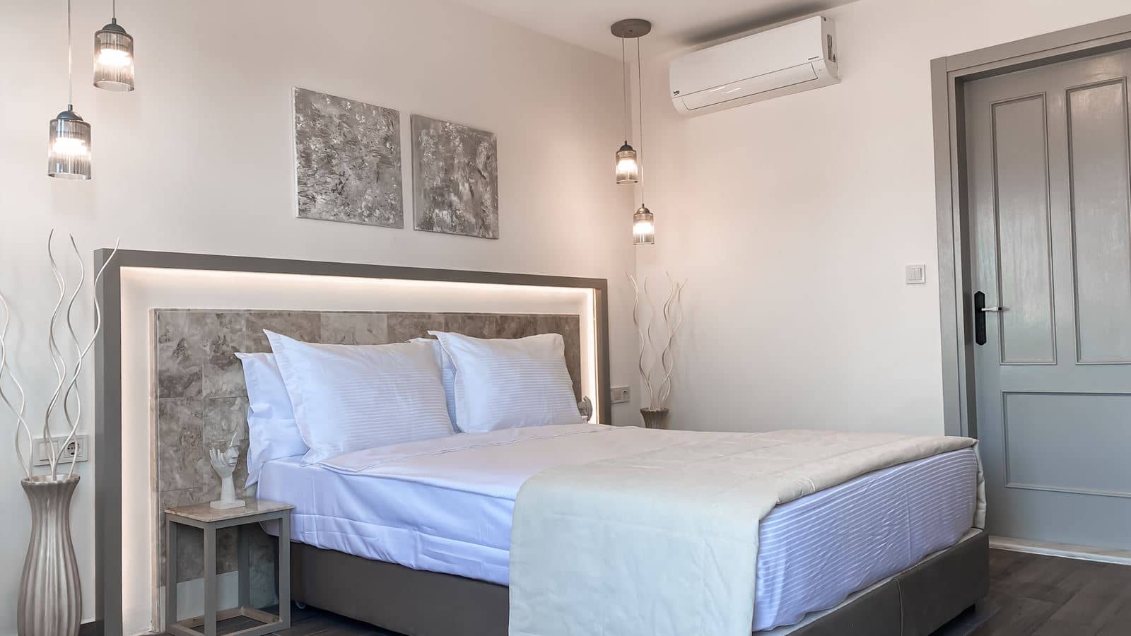 rooms-classic-room