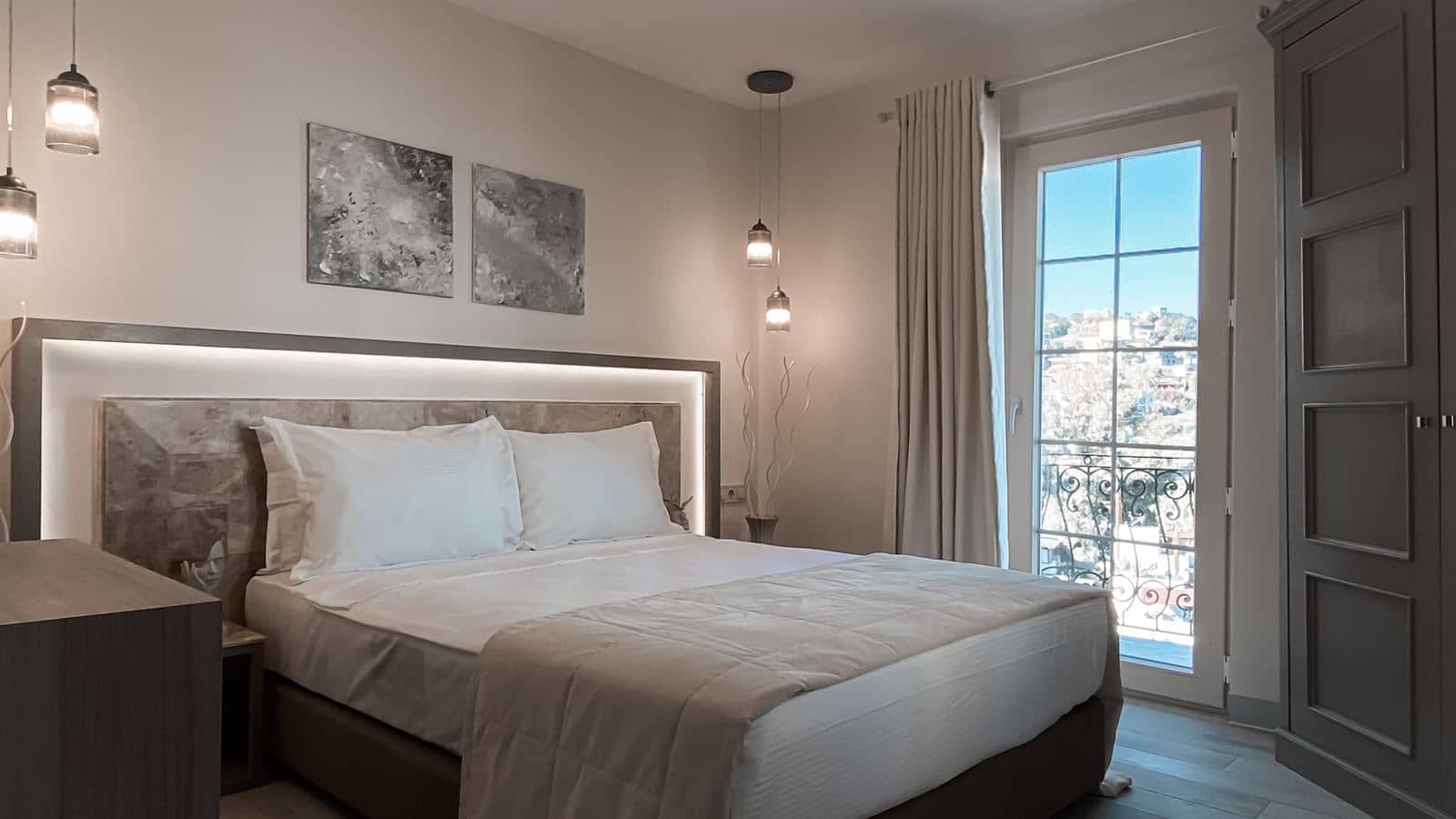 rooms-superior-suit