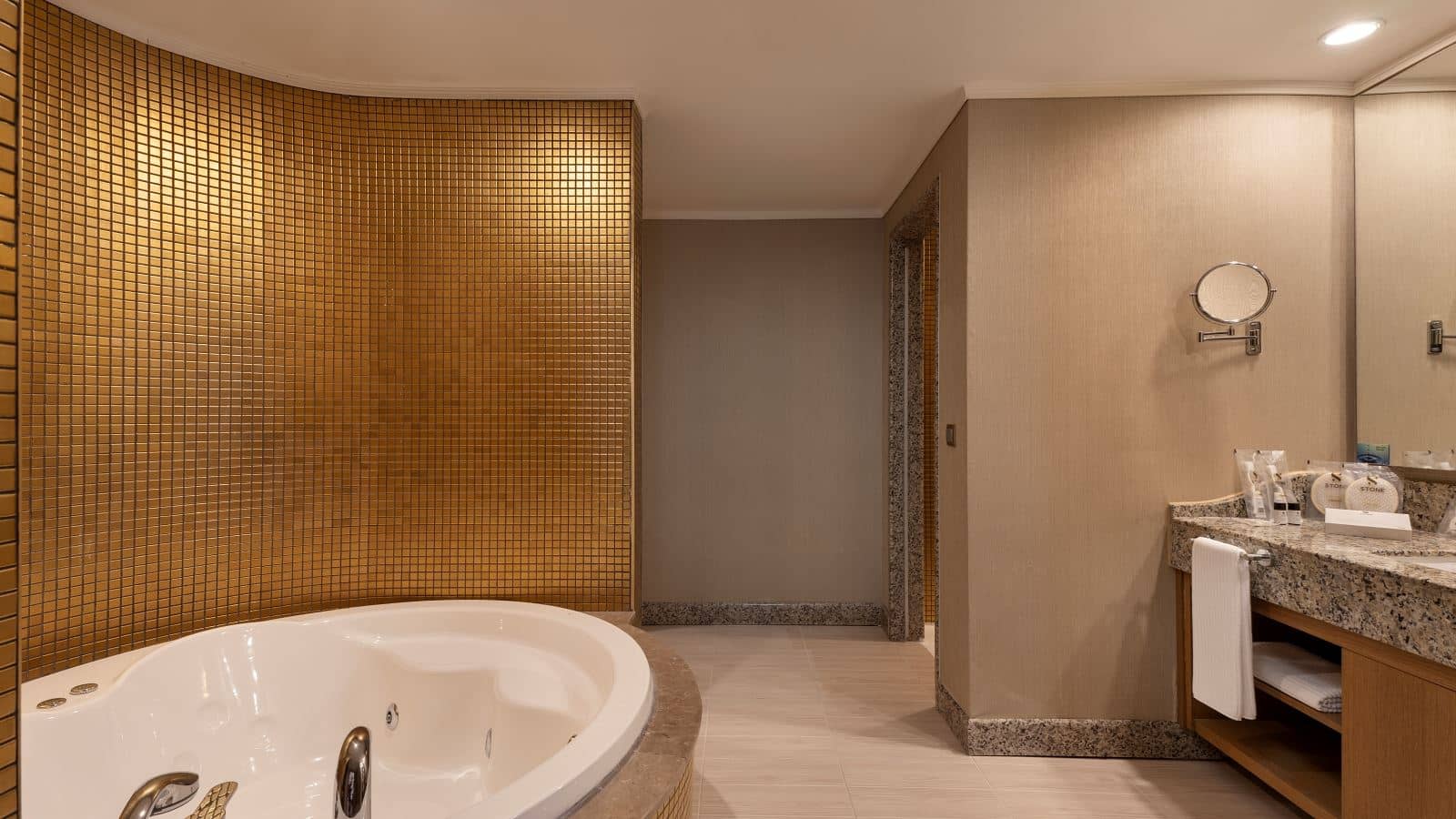 rooms-deluxe-suite