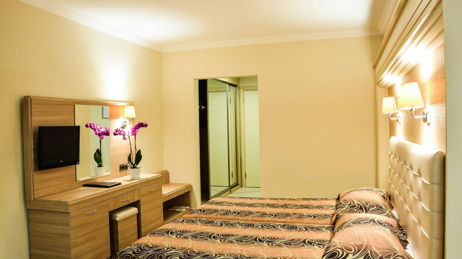 rooms-standard-room-land-view