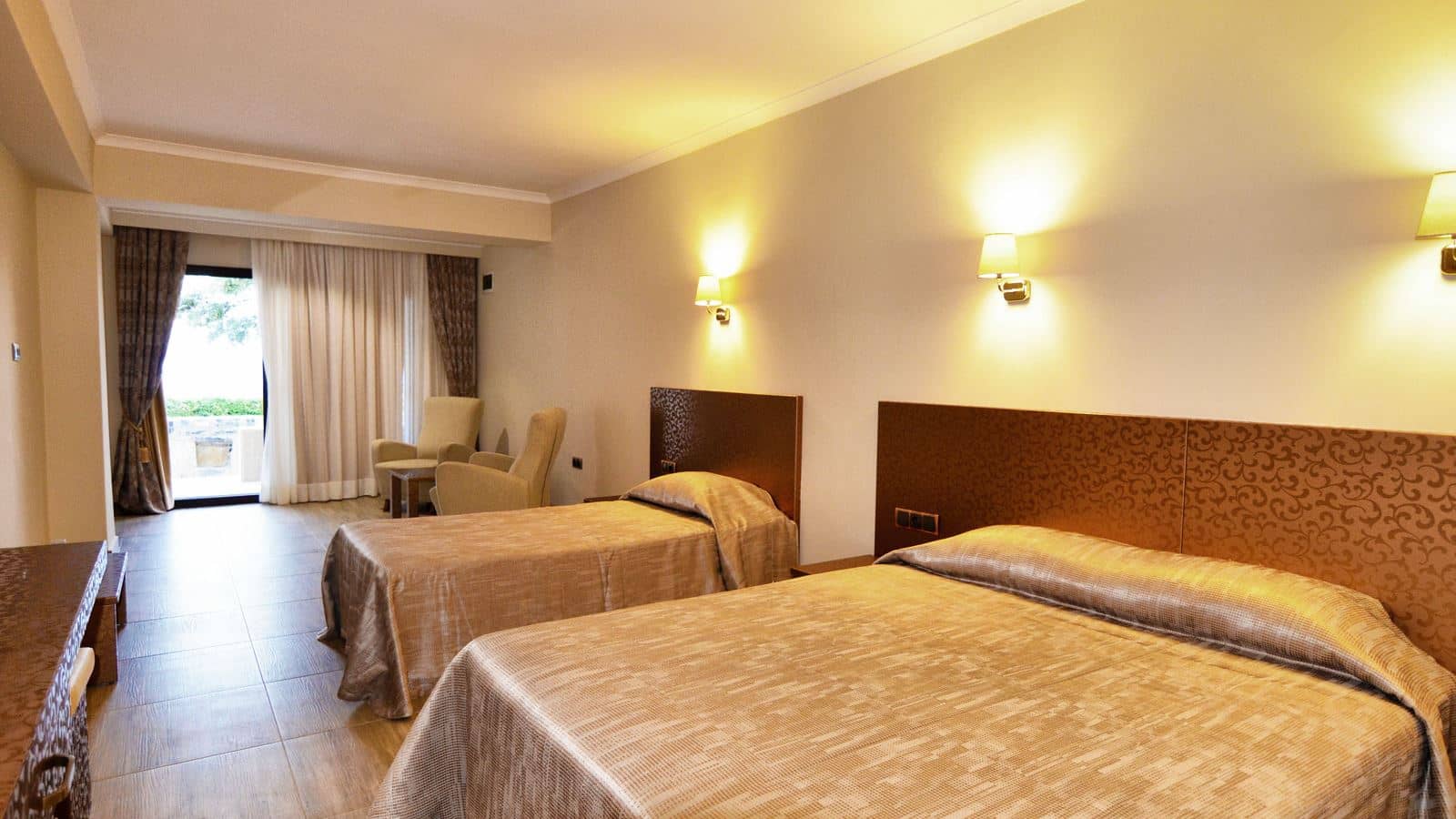 rooms-deluxe-garden-room