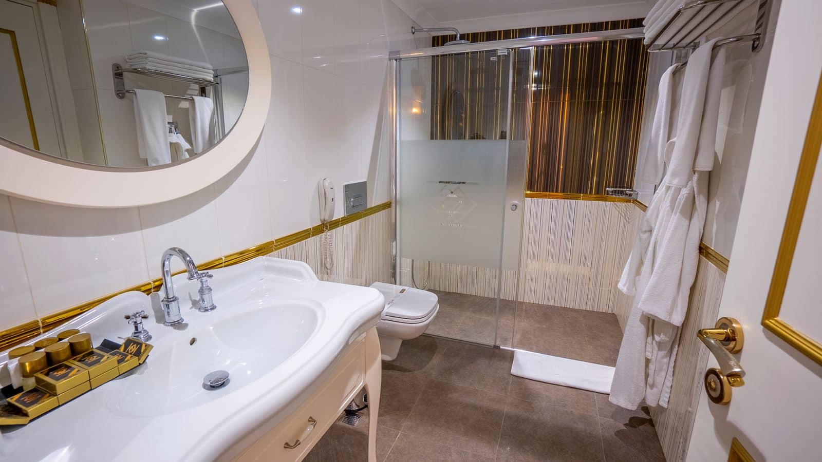 rooms-suite-room