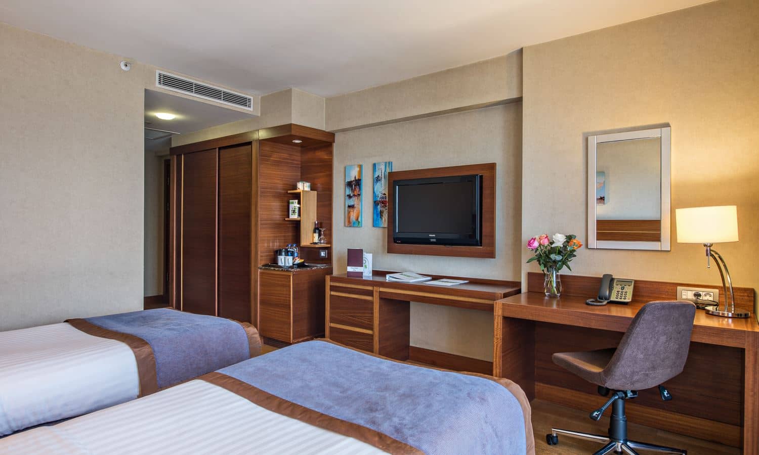 rooms-deluxe-room