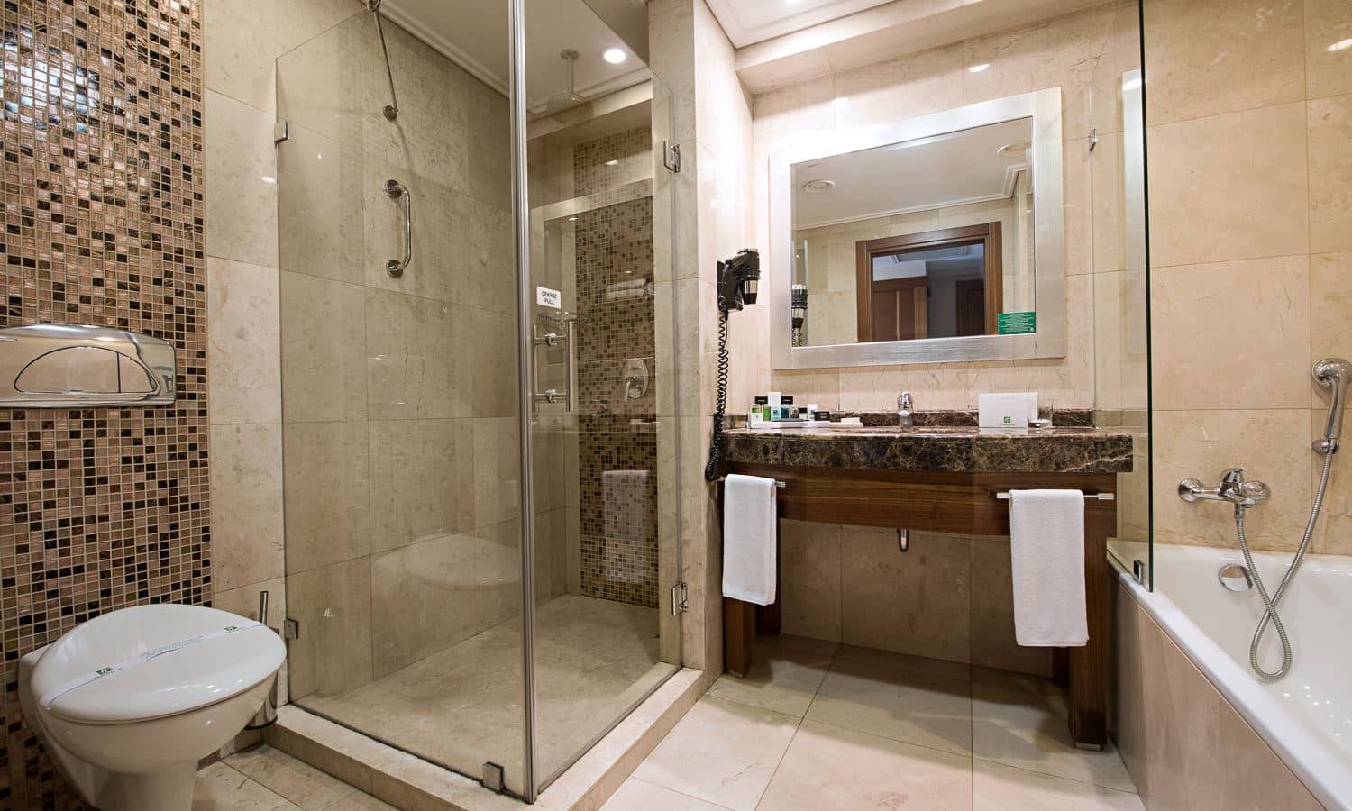 rooms-deluxe-room