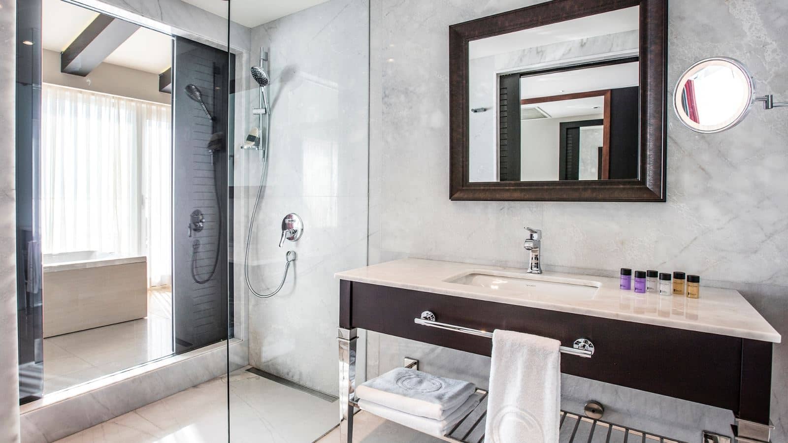 rooms-honeymoon-suite