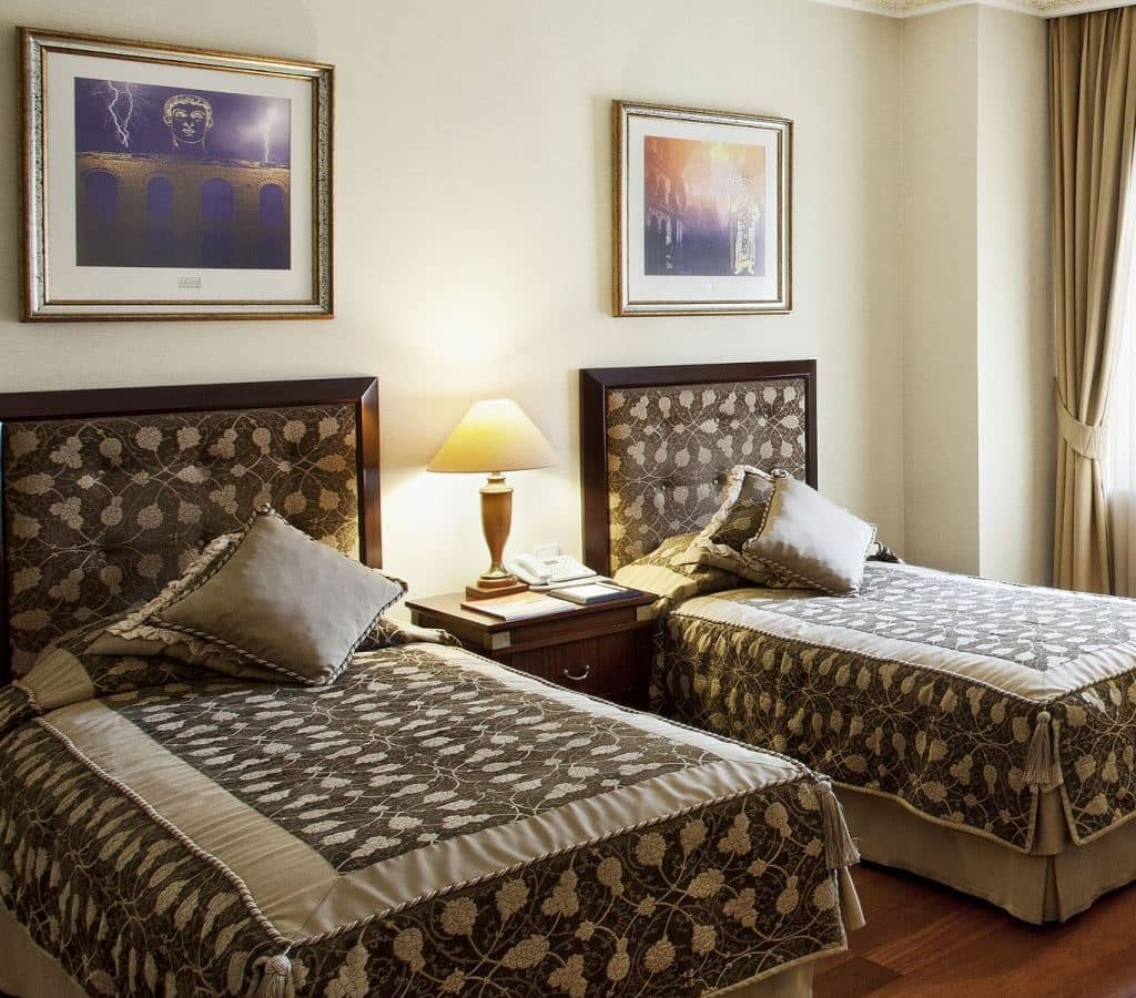 rooms-standard-room
