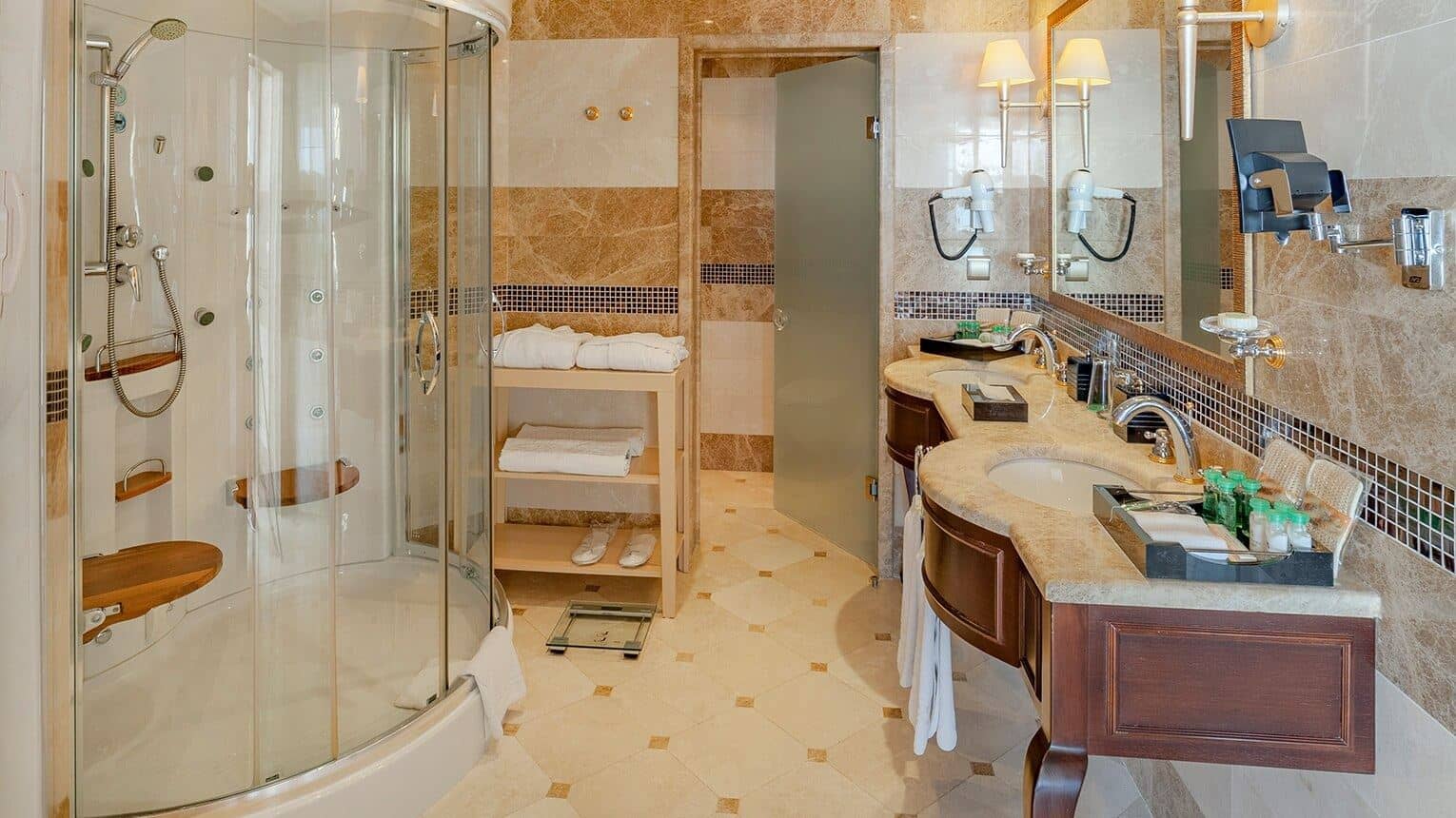 rooms-king-suite
