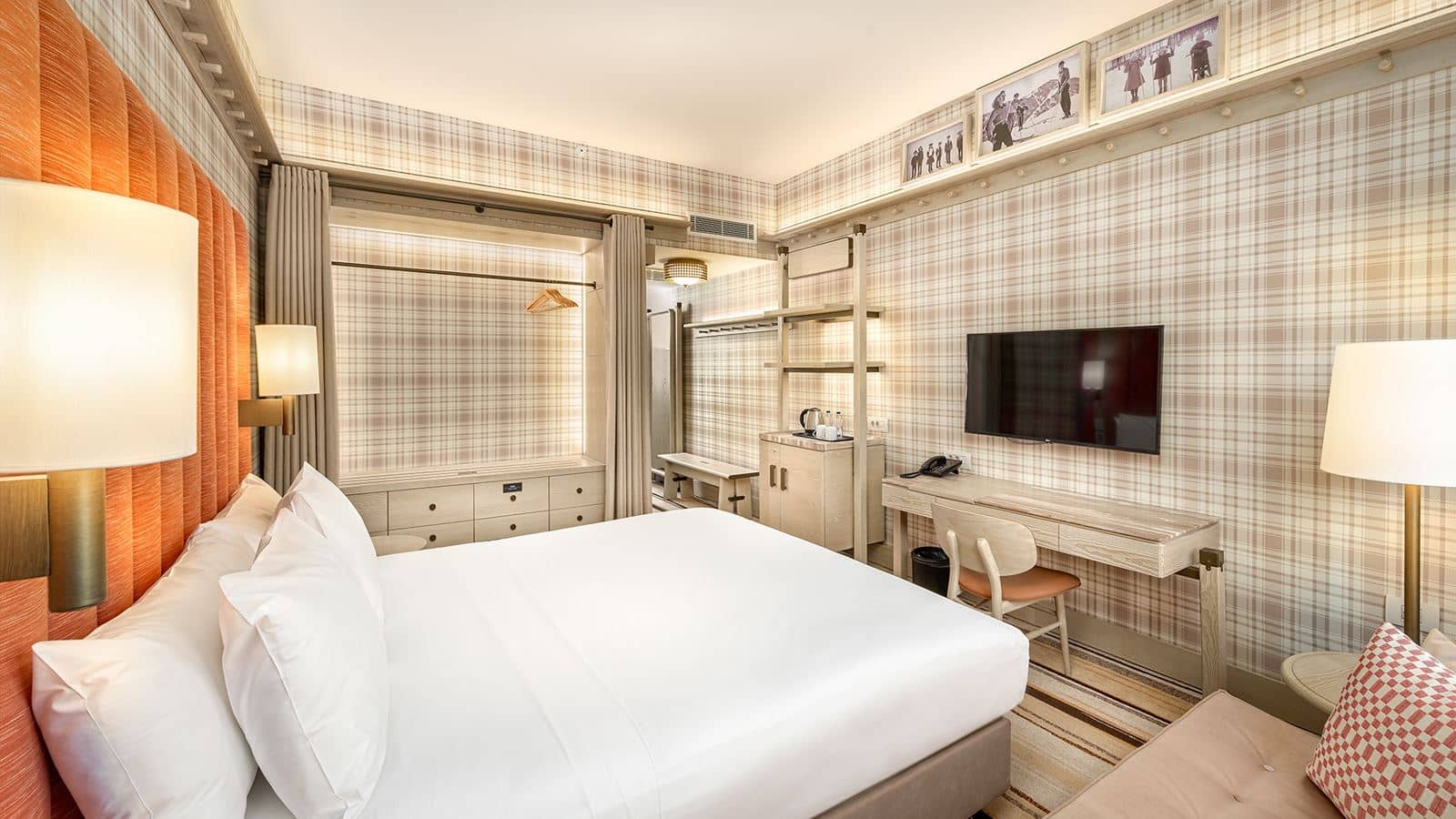 rooms-deluxe-room