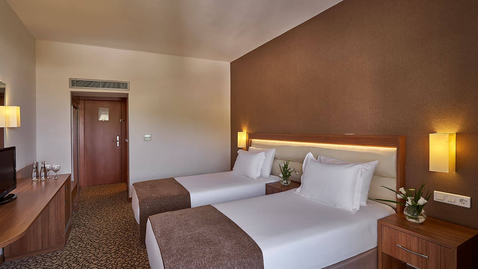 rooms-standard-room-land-view
