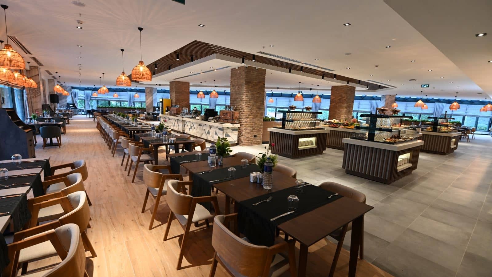restaurants-restaurant
