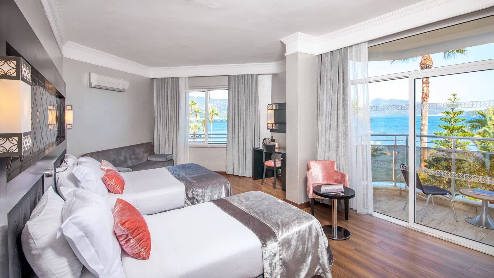 rooms-coral-room