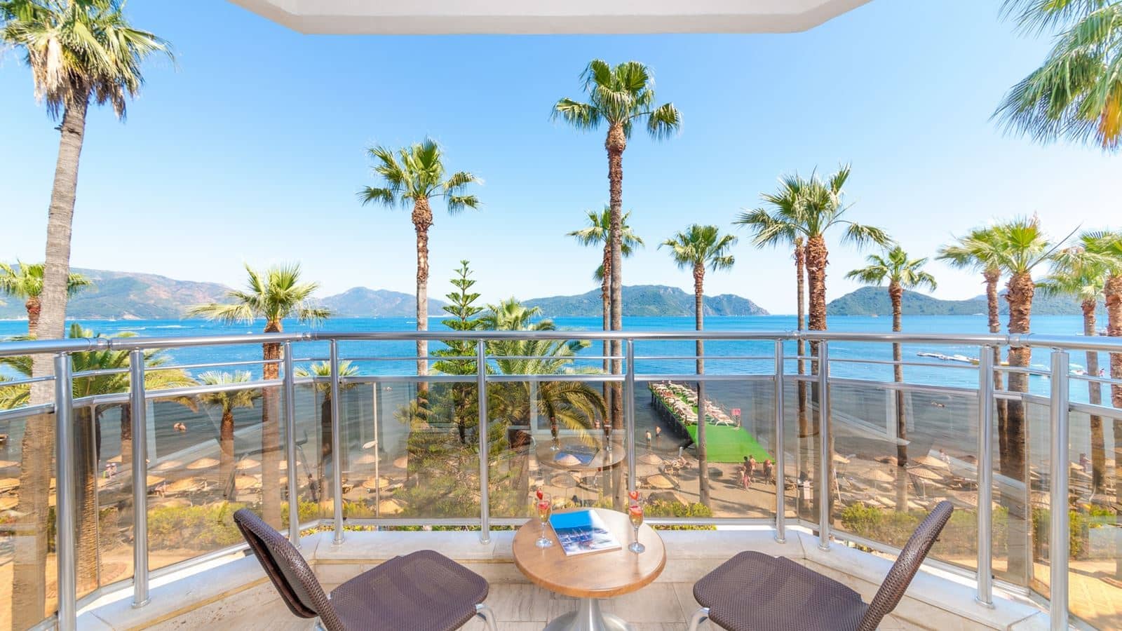 rooms-coral-room