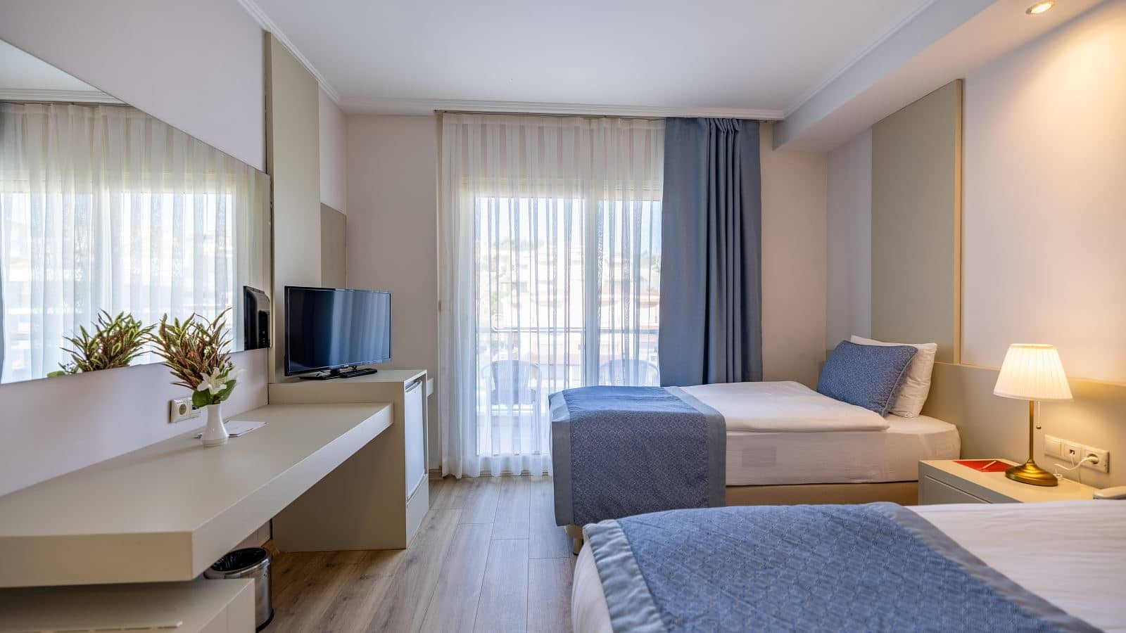 rooms-superior-room-landview-with-balcony