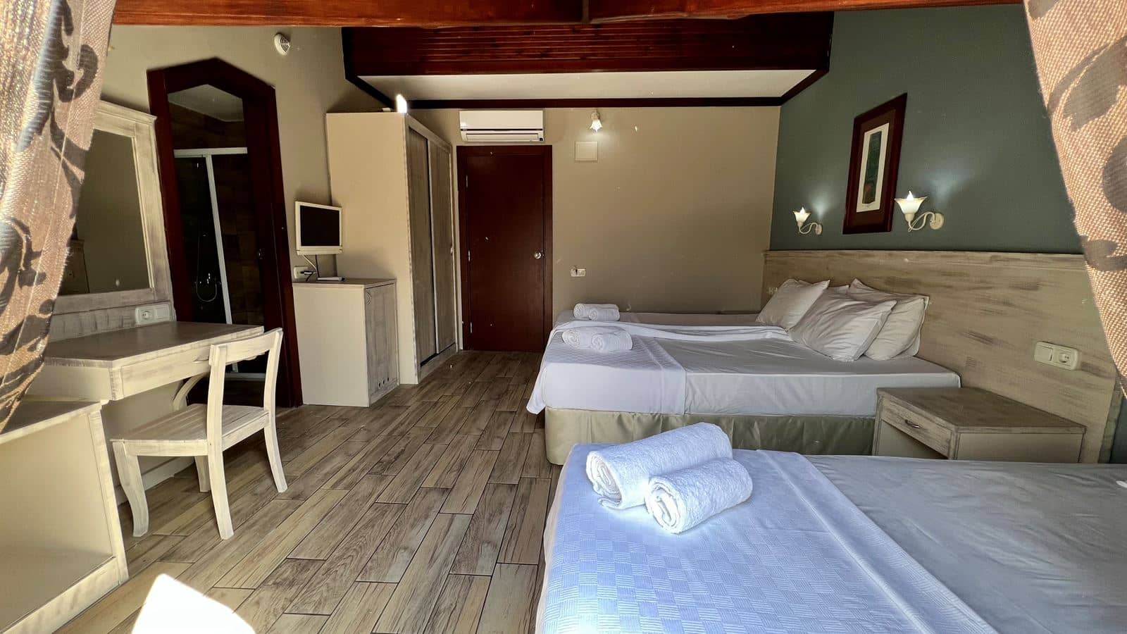 rooms-standard-room