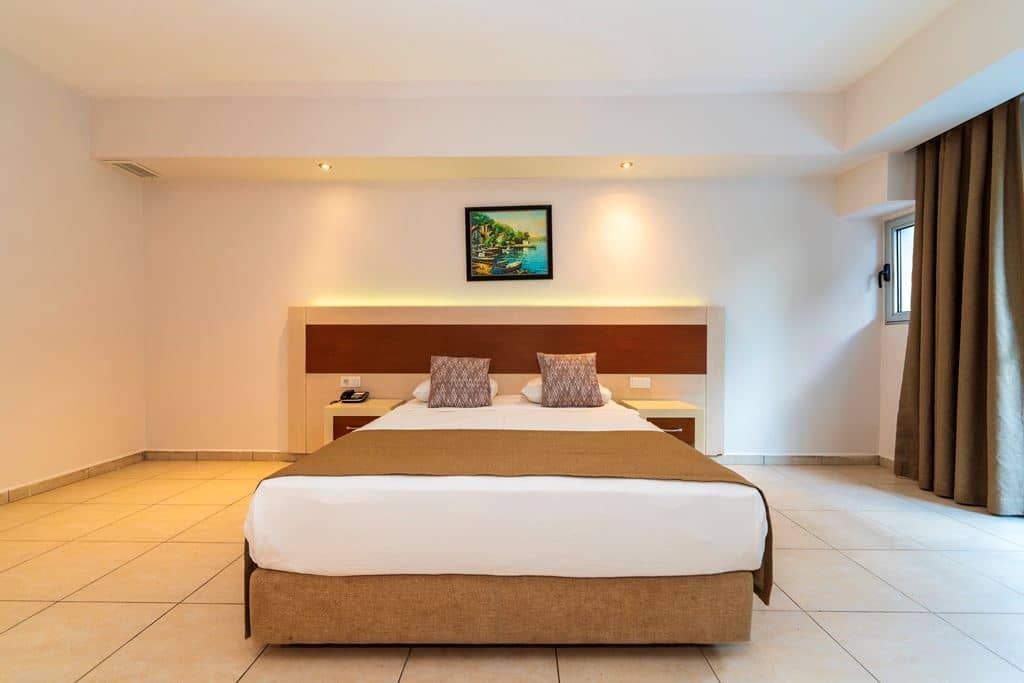rooms-swimup-room