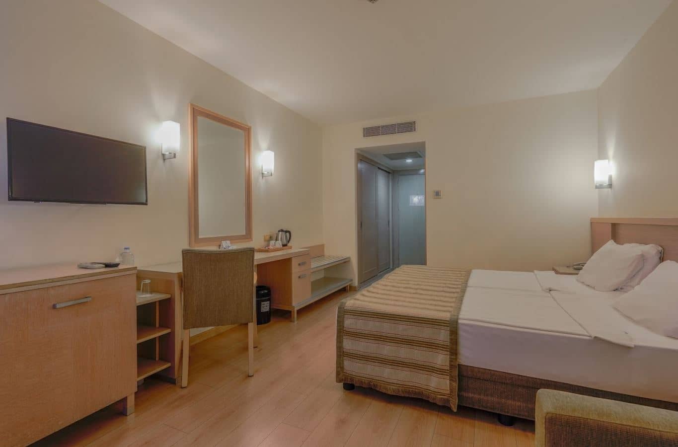 rooms-standard-room-side-sea-view-with-balcony