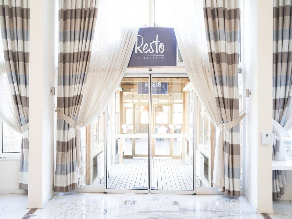 restaurants-restaurant