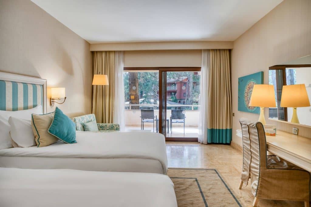 rooms-deluxe-room