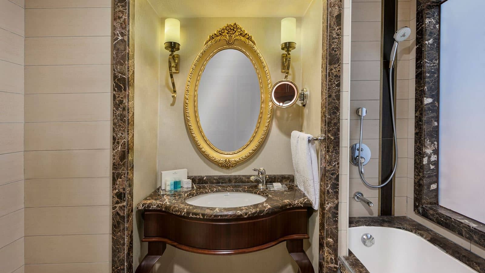 rooms-deluxe-room