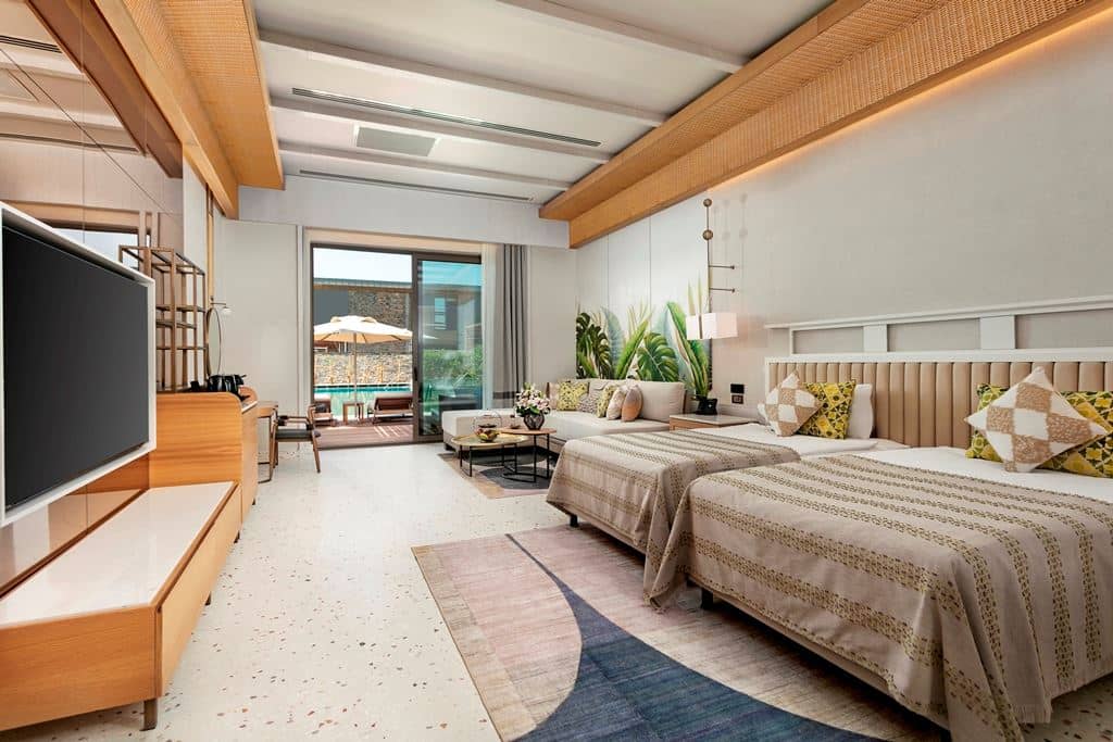 rooms-lagoon-beach-swim-up