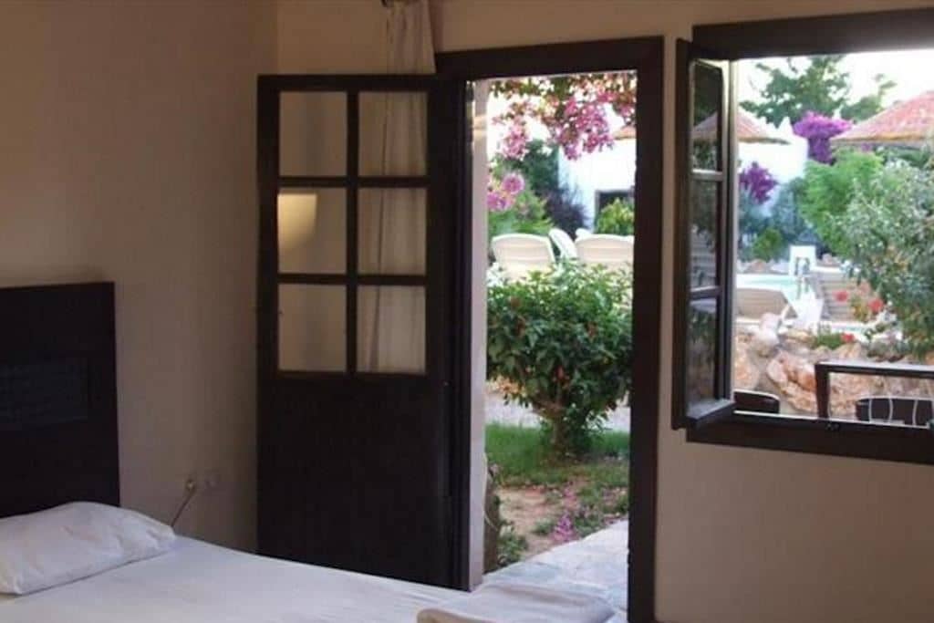 rooms-standard-room