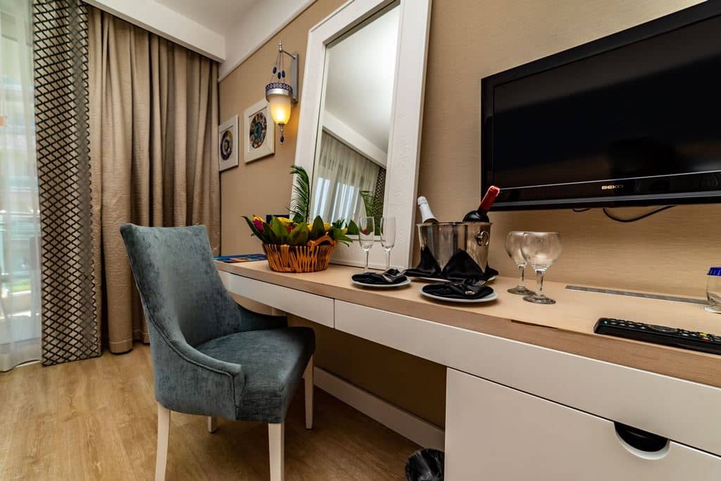rooms-family-room-sea-view-2-bedrooms