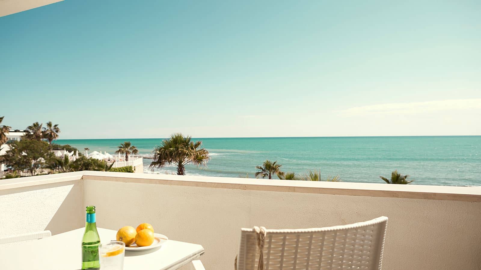 rooms-deluxe-sea-view