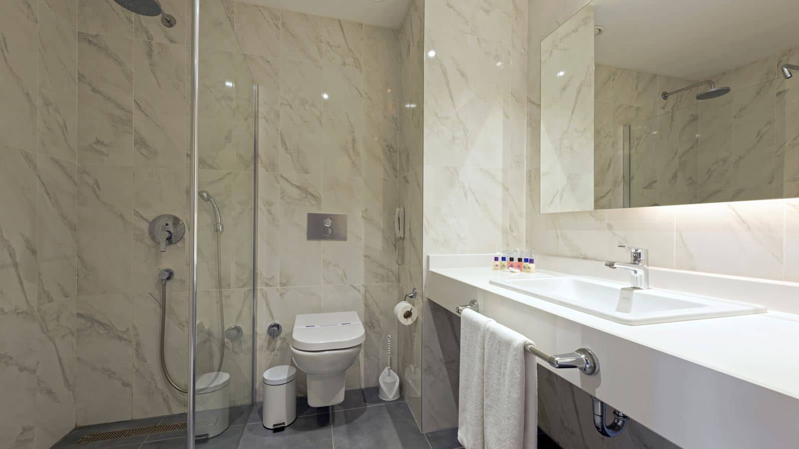 rooms-superior-room