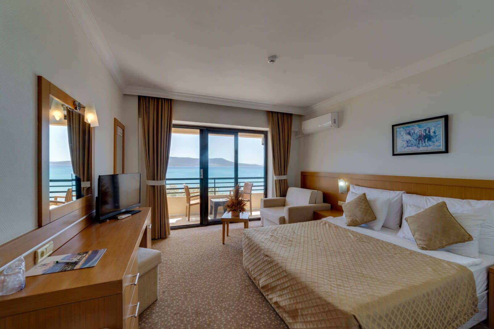 rooms-standard-room-seaview-balcony
