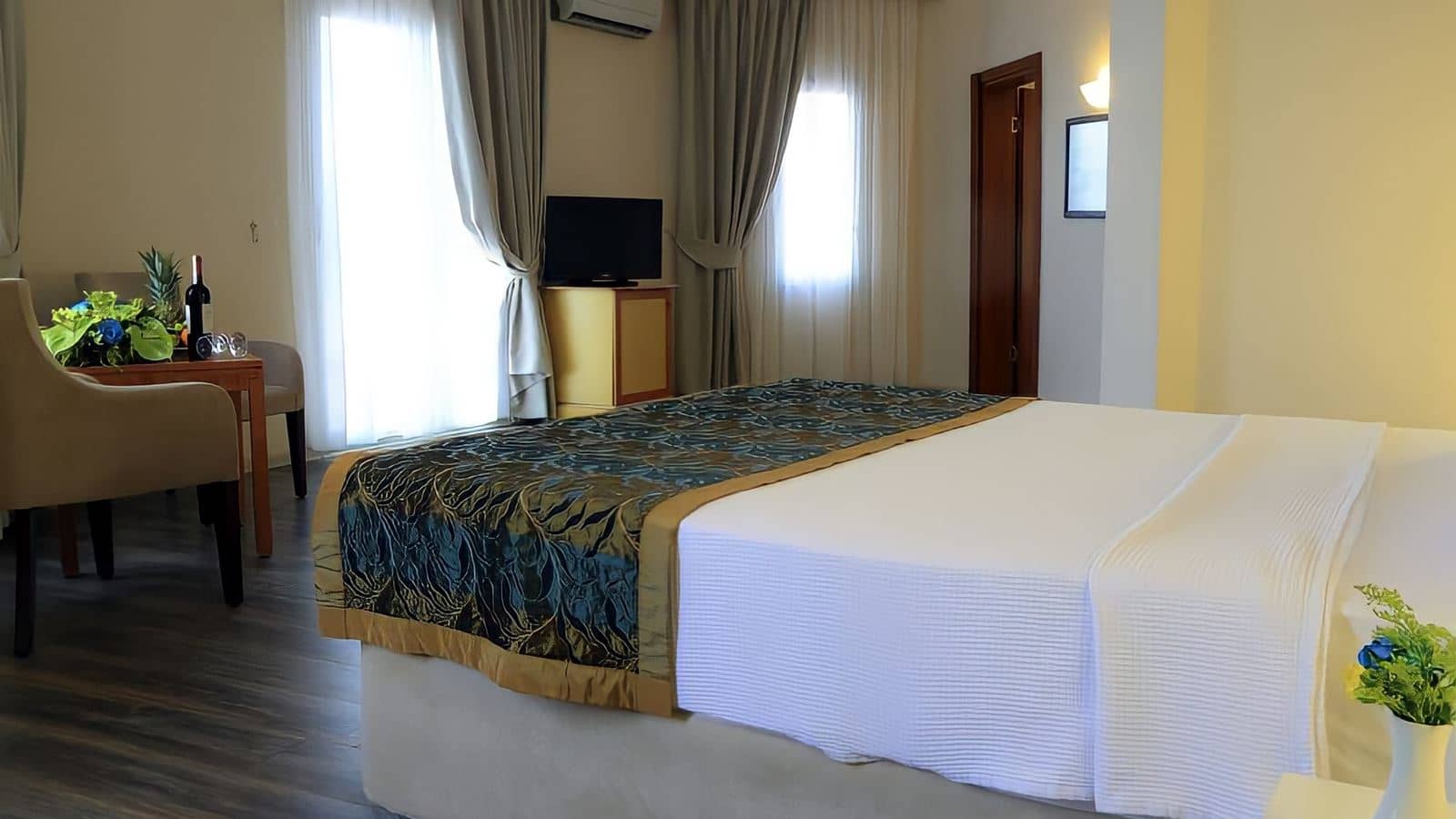 rooms-standart-mountain-view-room-no-balcony